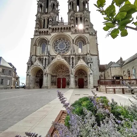 Logis De L'eperon بيت للعطل