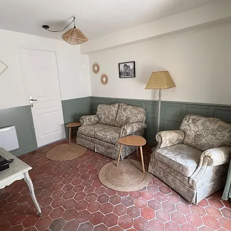 Logis De L'eperon بيت للعطل